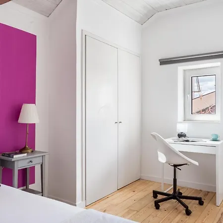 Joivy Stylish 2-bed Apt With Balcony In Lapa, 5mins To National Museum Of Ancient Art Lisbona