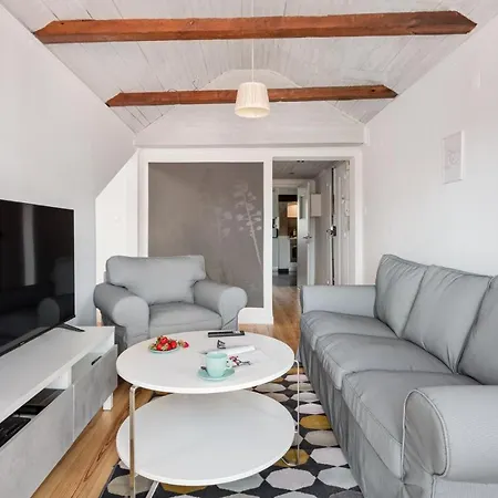 Appartamento Joivy Stylish 2-bed Apt With Balcony In Lapa, 5mins To National Museum Of Ancient Art