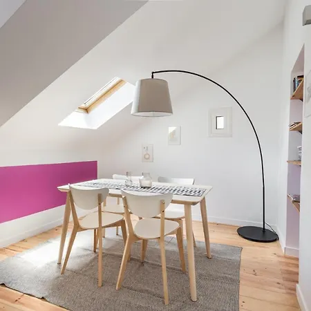 Joivy Stylish 2-bed Apt With Balcony In Lapa, 5mins To National Museum Of Ancient Art Appartamento
