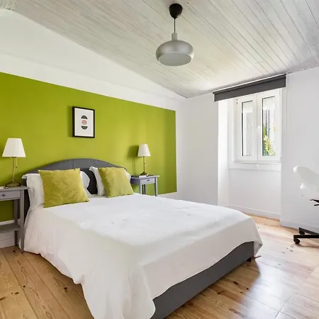 Appartamento Joivy Stylish 2-bed Apt With Balcony In Lapa, 5mins To National Museum Of Ancient Art *