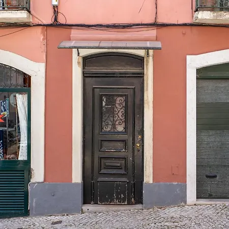 Joivy Stylish 2-bed Apt With Balcony In Lapa, 5mins To National Museum Of Ancient Art Appartamento *