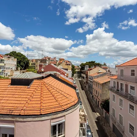 Joivy Stylish 2-bed Apt With Balcony In Lapa, 5mins To National Museum Of Ancient Art * Lisbona