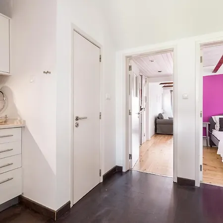 Appartamento Joivy Stylish 2-bed Apt With Balcony In Lapa, 5mins To National Museum Of Ancient Art