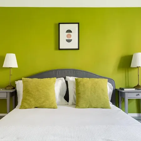 Joivy Stylish 2-bed Apt With Balcony In Lapa, 5mins To National Museum Of Ancient Art Appartamento Lisbona
