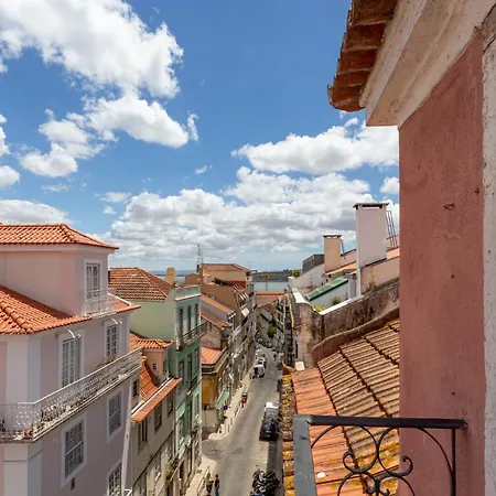 Joivy Stylish 2-bed Apt With Balcony In Lapa, 5mins To National Museum Of Ancient Art Appartamento *