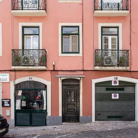Joivy Stylish 2-bed Apt With Balcony In Lapa, 5mins To National Museum Of Ancient Art Appartamento